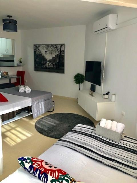 Ferienwohnung Studio In The Center Of Torremolinos Exterior foto